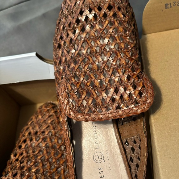 CHINESE LAUNDRY SLIDES - Picture 4 of 4